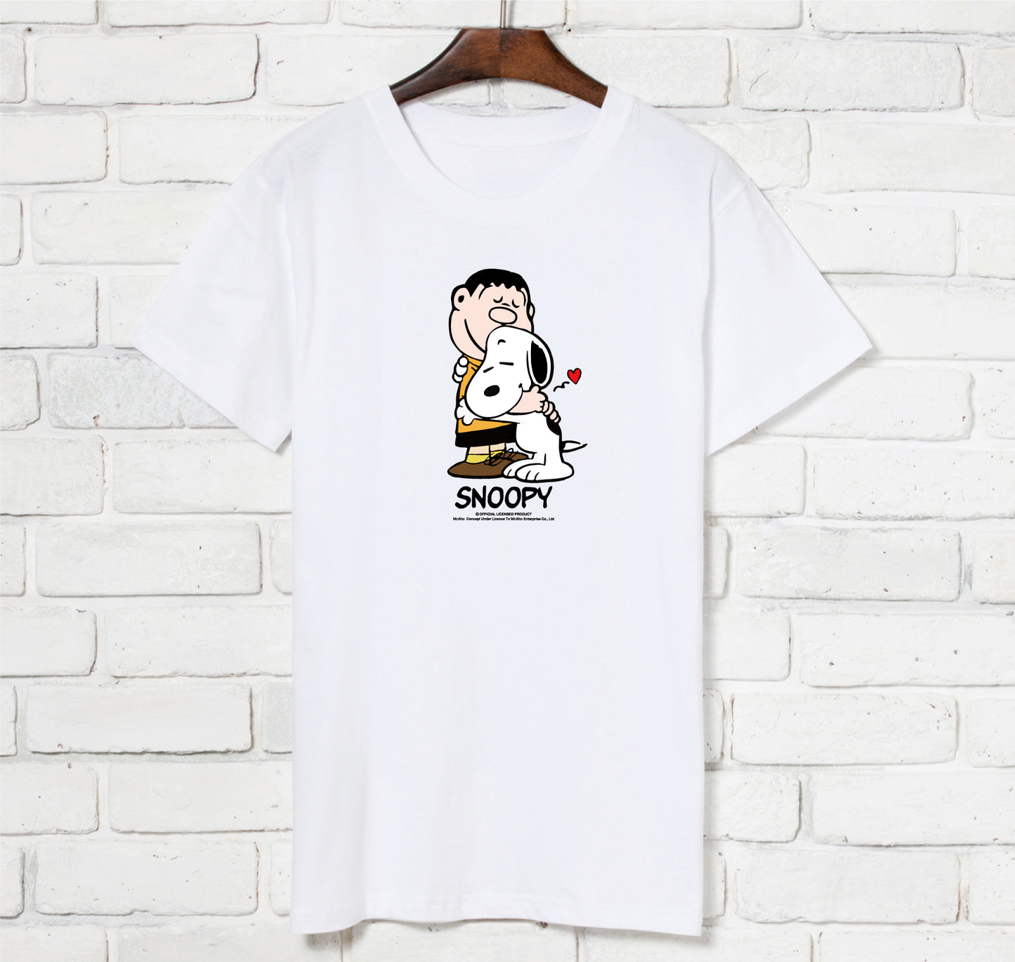 f-418-Snoopy hugs Giang