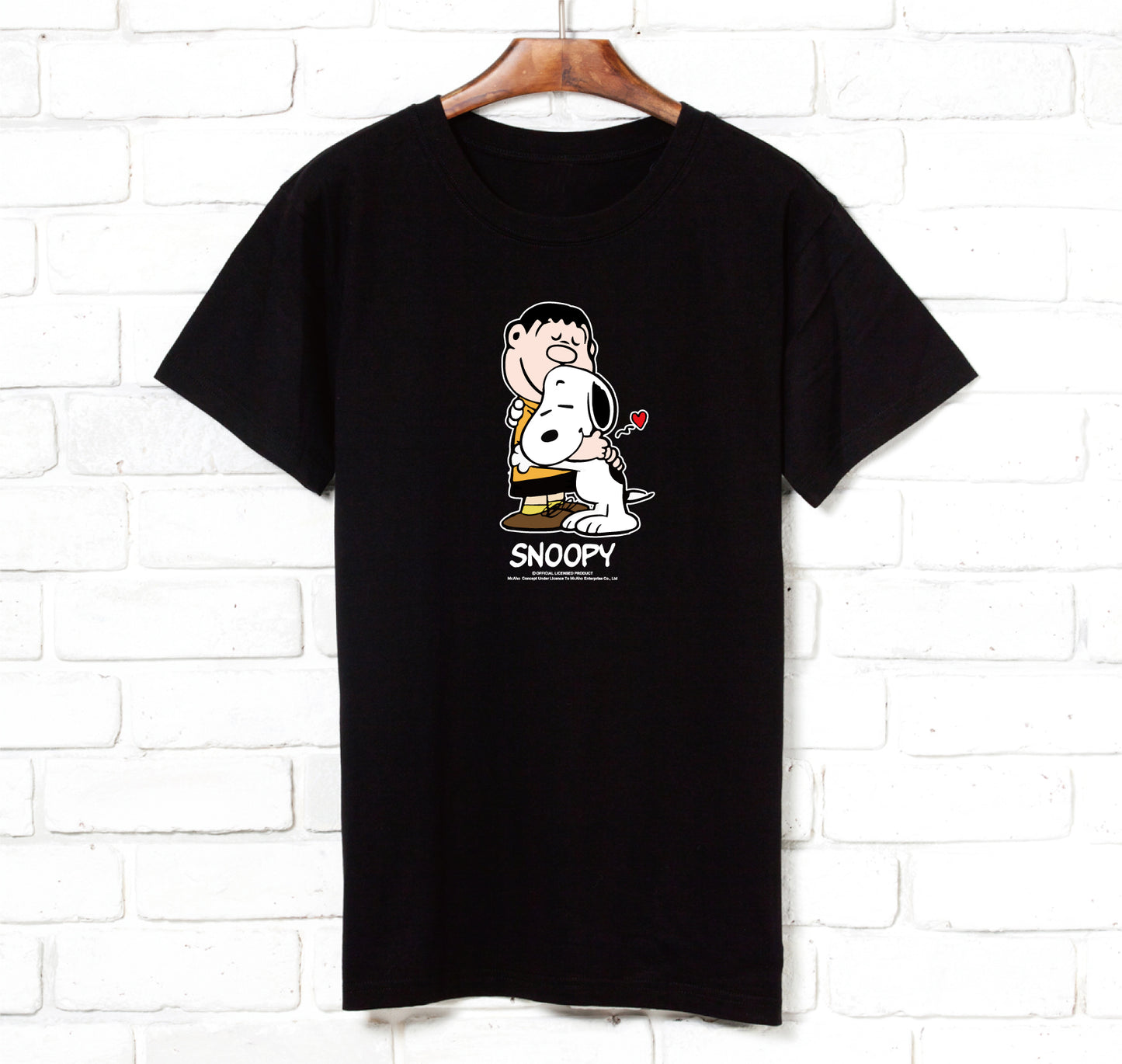 f-418-Snoopy hugs Giang